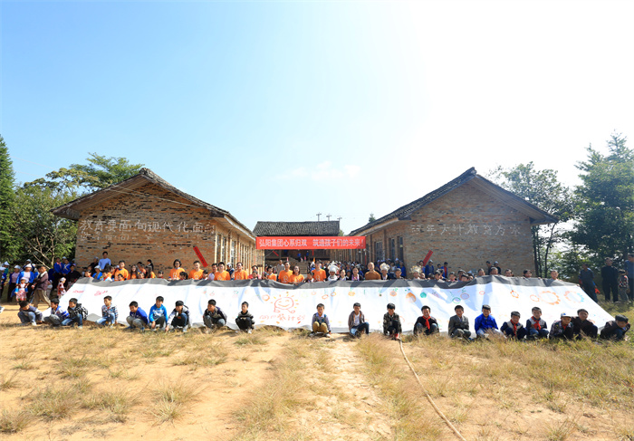 2016年，向贵州黎平归双小学捐助重修新校舍，助力中西部农村基础教育生长